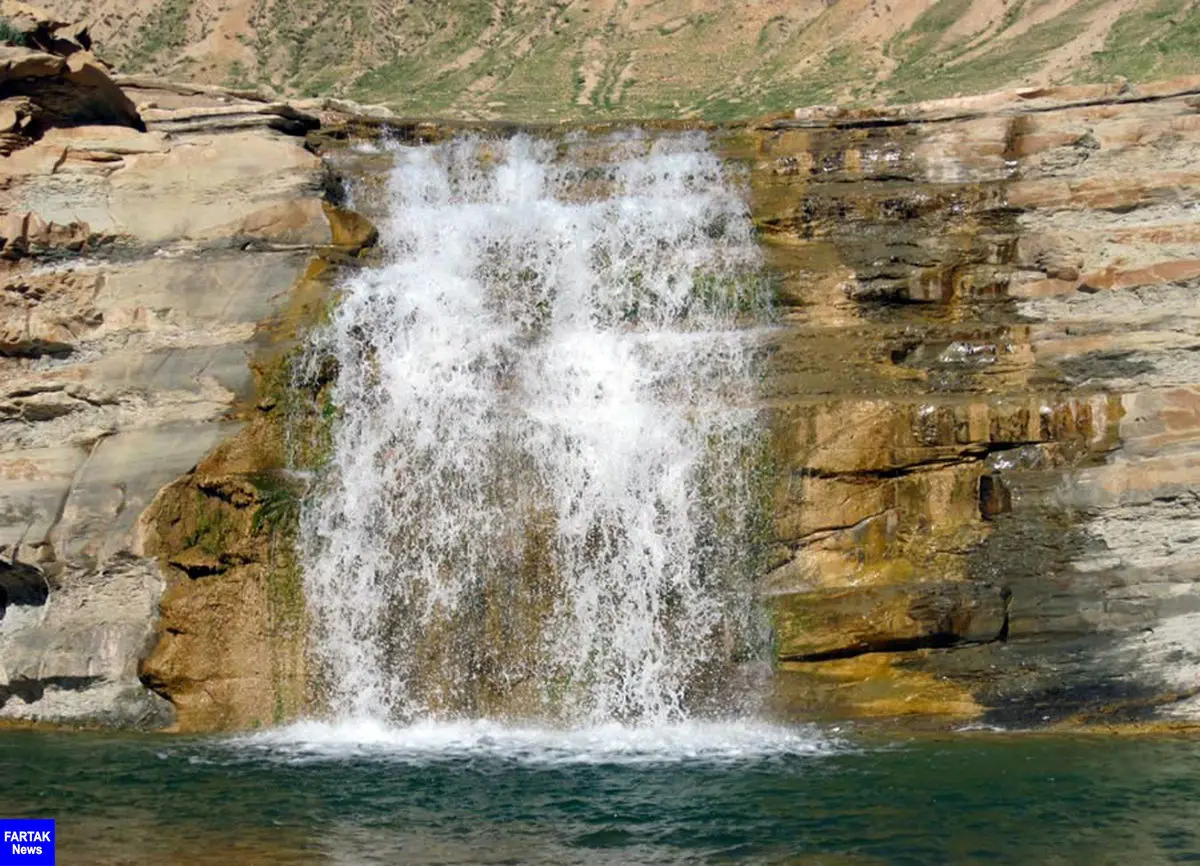 لذت تماشای آبشار خربزان در گرمای تابستان