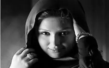 تیپ نیوشا ضیغمی و همسرش در کنار همایون شجریان/عکس