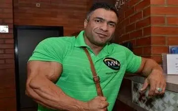 اهدای مدال مرحوم عباسپور به موزه آستان قدس رضوی 