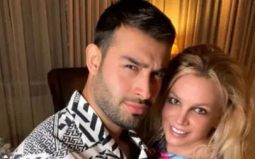 
زوج جنجالی بالاخره مراسم عروسی می گیرند