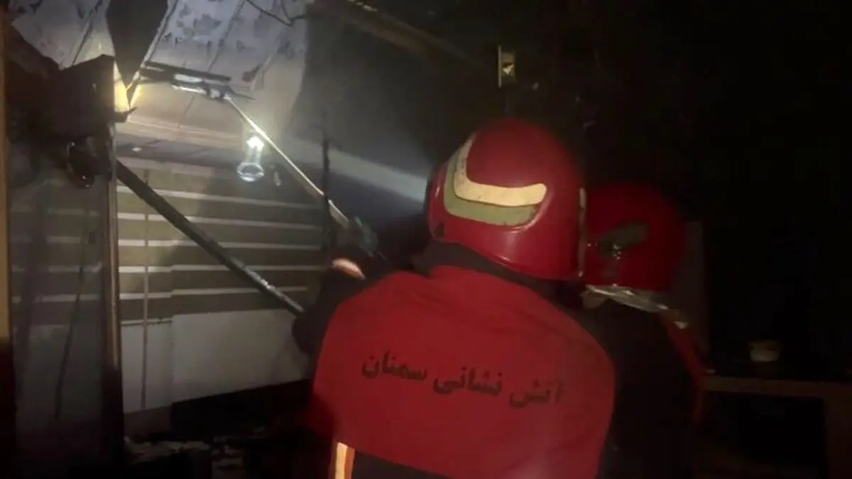 مهار سریع حریق طلافروشی توسط آتشنشانان سمنانی
