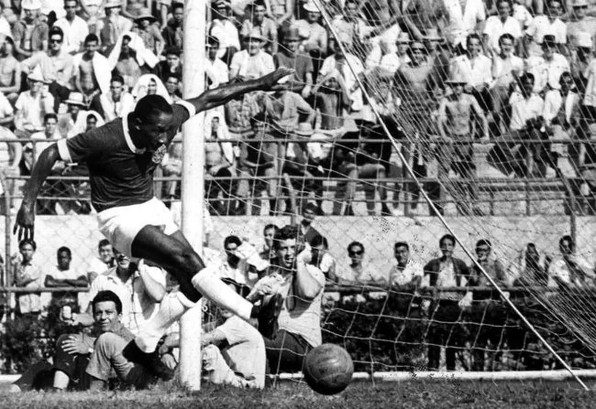 مدافعی که طی 19 سال، حتی یک بار هم اخراج نشد!