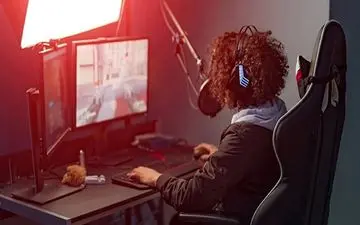 
قلدری سایبری: تهدیدی پنهان در فضای مجازی، راهکارها و پیامدها
