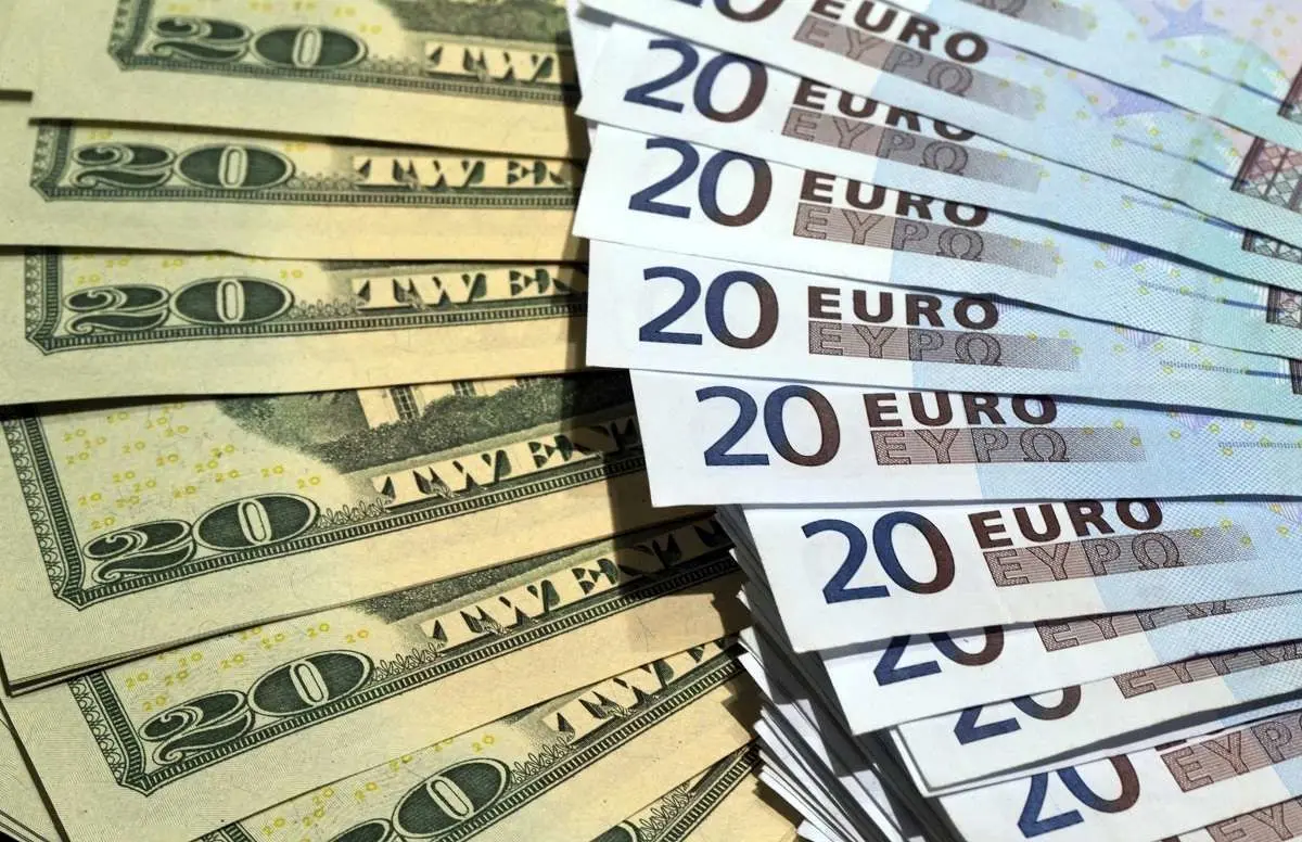 قیمت دلار امروز دوشنبه 8 بهمن ماه

