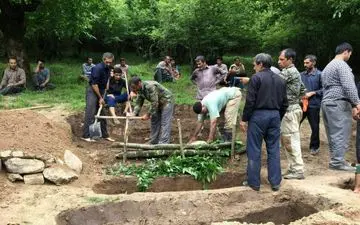 آماده سازی قبور برای جانباختگان حادثه انفجار معدن آزادشهر