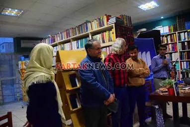 گزارش تصویری مراسم مرور ترجمه های مریوان حلبچه ای از آثار بختیار علی در شهر کتاب همدان 