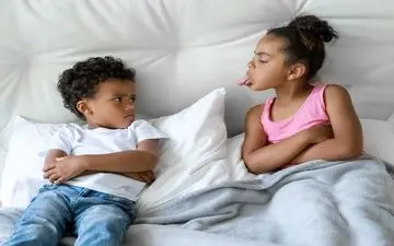 مشاجره و رقابت بین فرزندان در خانواده؛ چگونه دعواهای خواهر و برادرها را مدیریت کنیم؟