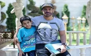 سوپراستار سینما در کنار پسری که آرزویش دیدن او بود+ عکس