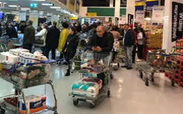 هجوم مردم ترکیه به فروشگاه‌ها پس از اعلام قرنطینه سراسری