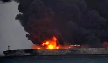 اولین جسد در اطراف کشتی نفتکش ایرانی پیدا شد + فیلم