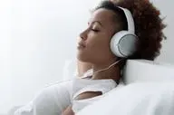 موسیقی، مسکن طبیعی: کاهش درد ناشی از جراحی یا بیماری با گوش دادن به آهنگ‌های مورد علاقه