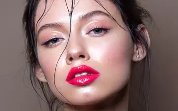 چه رنگ‌هایی از رژ لب برای فصل بهار مناسب است؟| چگونه با الهام از طبیعت بهار، زیباتر شویم؟