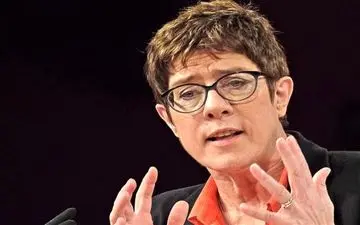  وزیر دفاع آلمان از استقرار تسلیحات اتمی آمریکا در خاک کشورش حمایت کرد 