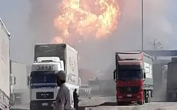 آتش‌سوزی اسلام قلعه افغانستان همچنان ادامه دارد/ باز کردن مسیر جداگانه برای کامیون‌ها