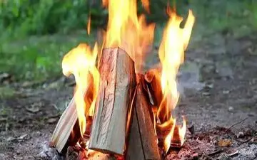 چرا خیره شدن به آتش لذت بخش است؟

