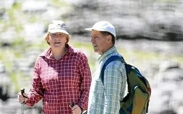 لباس ورزشی مرکل صدر اعظم آلمان در ایتالیا جنجالی شد +تصاویر