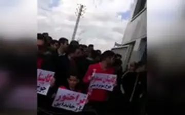 تجمع هواداران تراکتور برای عذرخواهی از اشکان و مسعود