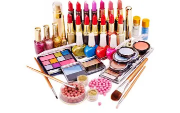 واردات تازیانه و شلاق تا کلاه گیس و خلال دندان/ ورود 377 میلیارد تومان لوازم آرایشی و بهداشتی