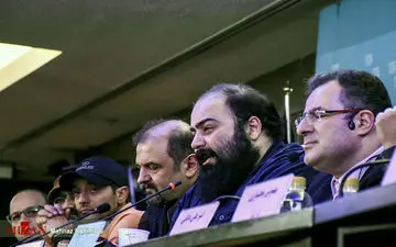 اشک های کارگردان فیلم سینمایی "انزوا" در کاخ جشنواره فیلم فجر+ عکس 