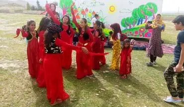  شادی و رقص محلی دختران روستای تپانی دشت‌ذهاب بعداز 132 روز بی‌خانمانی به روایت تصویر
