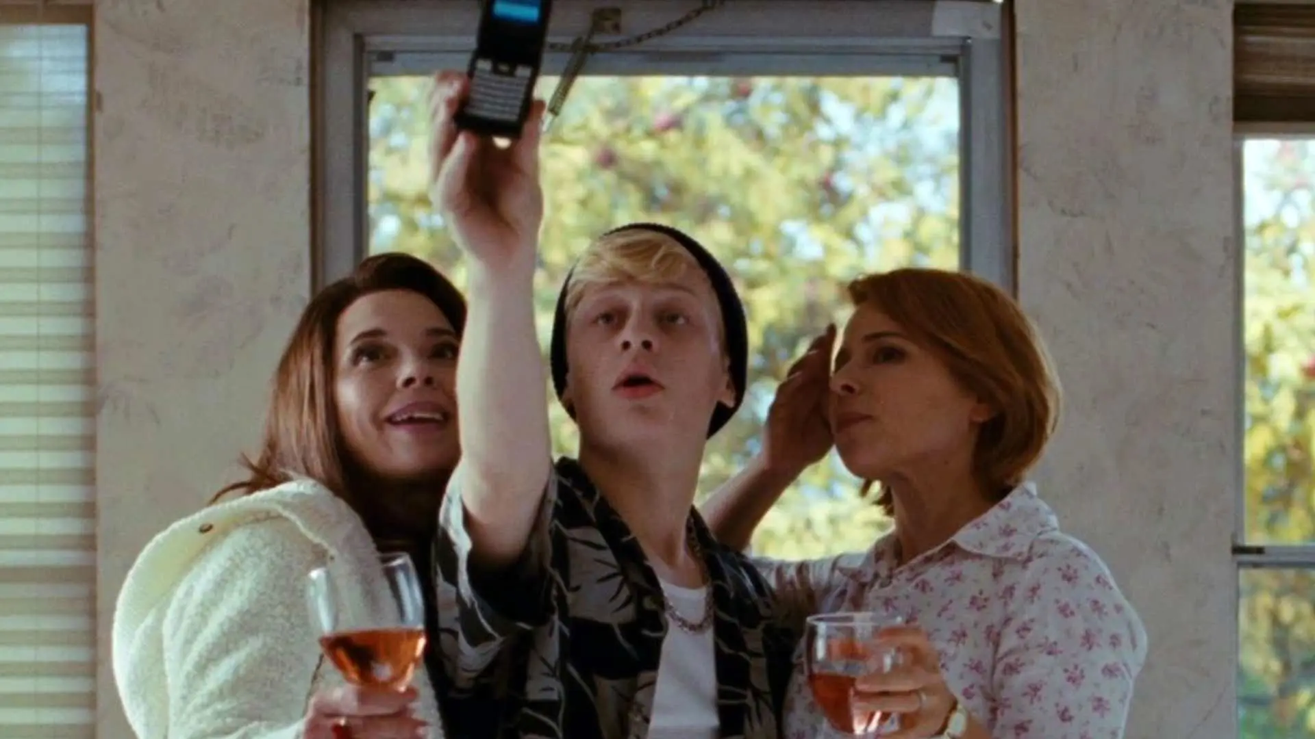 سه بازیگر اصلی فیلم Mommy در حال سلفی گرفتن