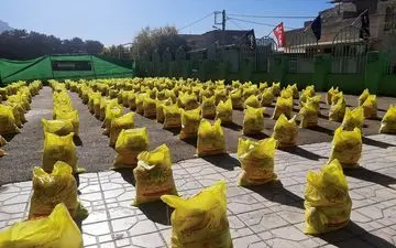 
توزیع ۲۵۰۰ بسته معیشتی و ۱۵۰۰ پرس غذای گرم بین اقشار کم درآمد کرمانشاه