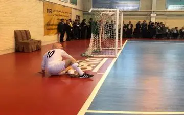 عکس/ رئیس فیفا نقش بر زمین!