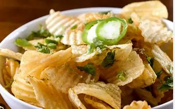 دیگه از بیرون چیپس نخر و خودت درست کن| طرز تهیه چیپس در ماکروفر !