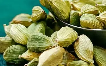 جویدن دانه هل برای بدن ضرری ندارد