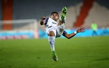 کری خوانی مهاجم پیکان برای پرسپولیسی ها