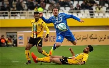 مدافع استقلال از جمع آبی پوشان جدا می شود؟ 