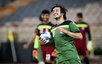 آزمون: هر موقع بیدار می‌شوم رسانه ها من را به تیم‌های دیگر فرستاده اند/در تیم ملی هیچ گونه حسادت وجود ندارد  