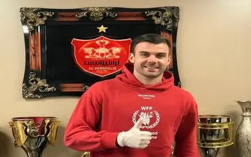 ستاره متعصب پرسپولیس پول گرفت و رفت خارج از کشور 