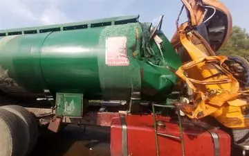 تصادف کامیون حامل سوخت گازوئیل در اصفهان/ اتوبان دستجردی بسته شد