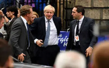  هو کردن بوریس جانسون هنگام دیدار از اسکاتلند