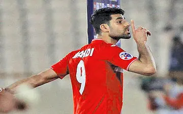 مهاجم سرخپوشان پیامی پس از اتفاقات بازی دیروز منتشر کرد