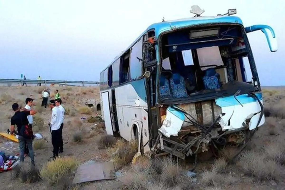 19 مصدوم و کشته در تصادف اتوبوس با کامیون 
