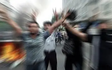  حمله فتنه‌گران به هیات امام حسین (ع) در ملایر +فیلم