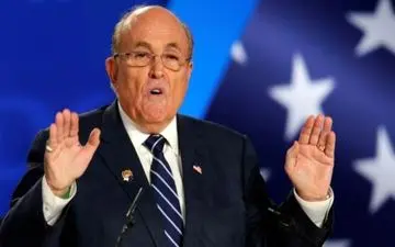 وکیل ترامپ: شواهدی داریم که تا سه درصد ترامپ را از بایدن پیش می‌اندازد