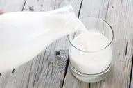 شیر بیشتر، خطرات بیشتر! مصرف روزانه شیر چطور می‌تواند سلامتی شما را تهدید کند؟