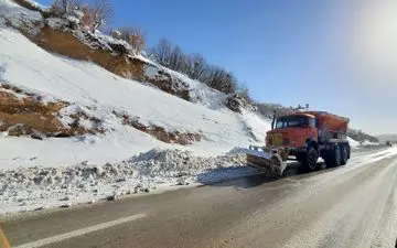 ‍ 
بازگشایی ۳۲ محور روستایی در کرمانشاه/ ۲۲۰۰ کیلومتر برف‌روبی در محورهای استان



 