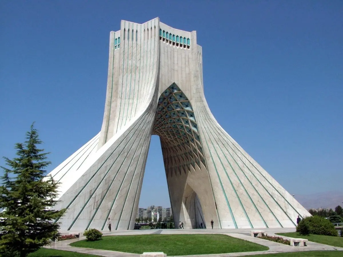 برج آزادی، نماد ایران مدرن: گشتی در تهران