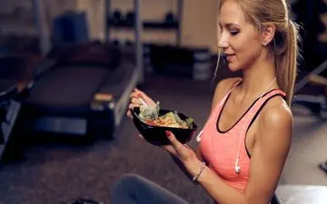 بهترین زمان غذا خوردن چه وقتی است؟ قبل، حین یا بعد از ورزش؟ 