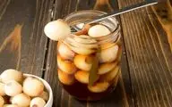 ترشی پیاز خوشمزه: طرز تهیه فوری با رنگ سفید و قرمز