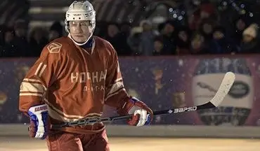 تیپ جالب ولادمیر پوتین در حال بازی هاکی روی یخ 
