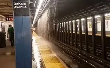 آبشار سیل آسا در ایستگاه متروی نیویورک + فیلم 