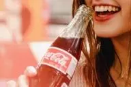 یک ساعت پس از نوشیدن نوشابه چه اتفاقی برای بدن می‌افتد؟