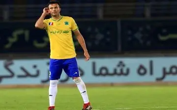 طیبی قراردادش با صنعت نفت را تمدید کرد