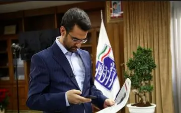 قطعی موبایل وزیر ارتباطات حین مصاحبه رادیویی/ آذری جهرمی: عجب سوتی‌ای دادن!