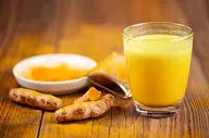 شیر زردچوبه؛ نوشیدنی طلایی شبانه برای تقویت ایمنی و خواب آرام